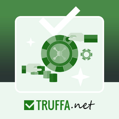 Una roulette, un trofeo e delle fiches da casinò