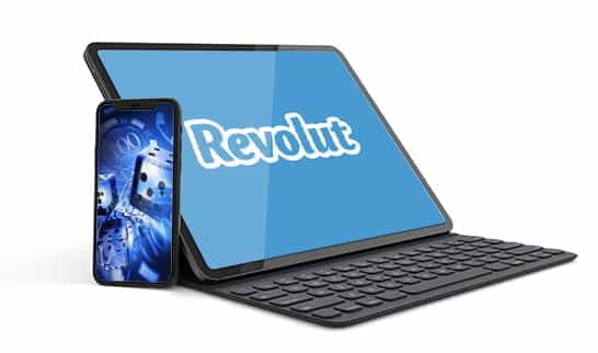 Uno smartphone connesso al sito di casinò Unibet con Revolut
