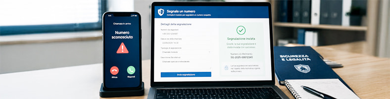 Smartphone con avviso di pericolo da numero sconosciuto e laptop aperto sul modulo di denuncia della Polizia di Stato.