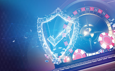Immagine di PC con schermata di casinò online e badge di sicurezza