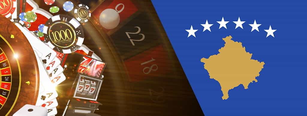 Una roulette e una slot machine, diverse fiche e carte da poker, con la bandiera del Kosovo