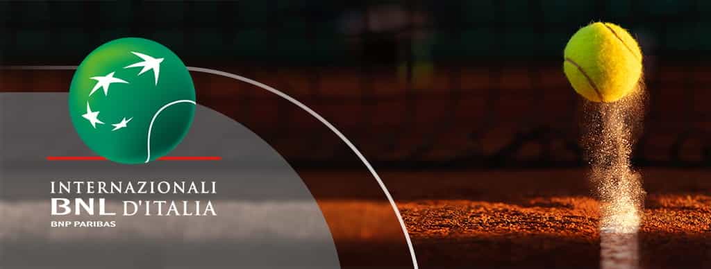 Il logo degli Internazionali d’Italia di tennis e una pallina da tennis