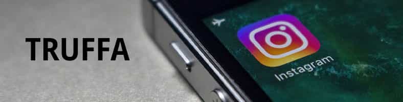 Smartphone con logo Instagram, scritta Truffa