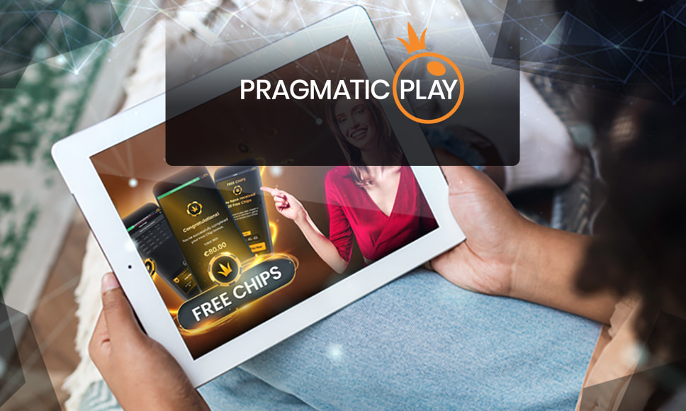 Logo Pragmatic Play e tablet che mostra Free Chips