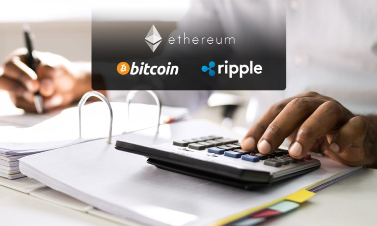 Calcolatrice, loghi di Ethereum, bitcoin e ripple