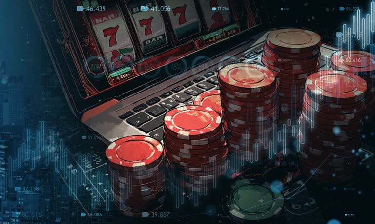 Laptop con slot online e fiches da casinò