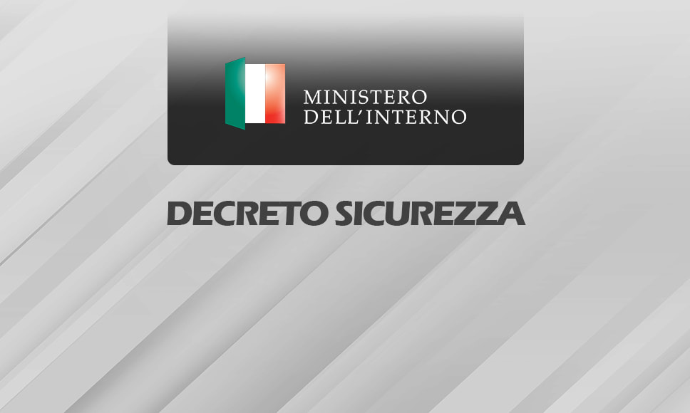 Bandiera italiana, scritta Decreto Sicurezza e Ministero dell'Interno