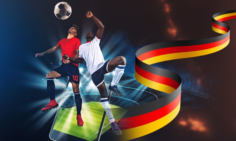 Due calciatori verso un pallone e la bandiera della Germania