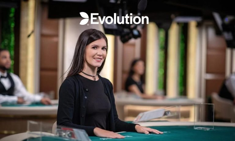 Logo Evolution Gaming e croupier al tavolo
