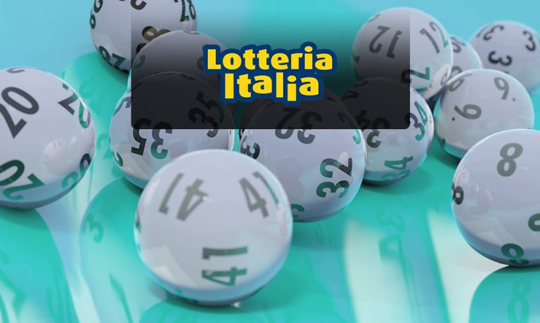 Palline del lotto e logo Lotteria Italia