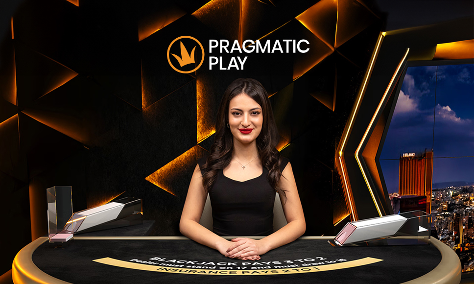 Croupier in posa e logo Pragmatic Play