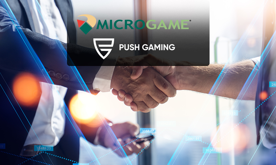 Logo Microgame e logo Push Gaming con due uomini d'affari che si stringono la mano.