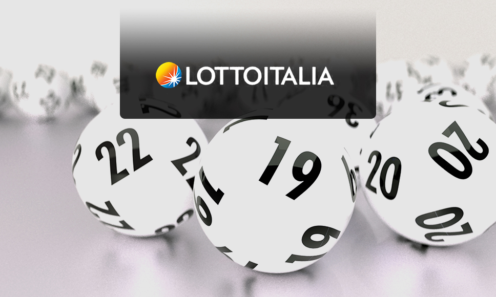 Logo LottoItalia e palline del Lotto.