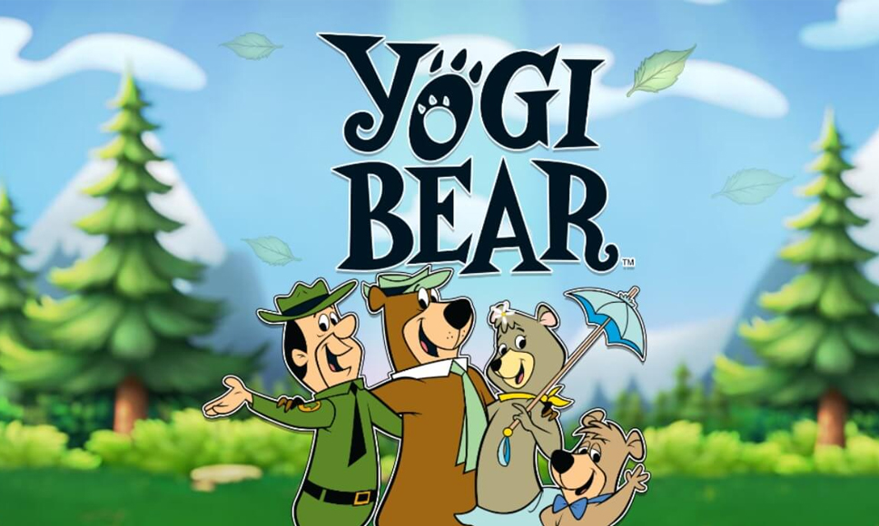 Il logo della slot Yogi Bear con i personaggi dell’orso Yoghi, Bubu, Ranger Smith e Cindy.
