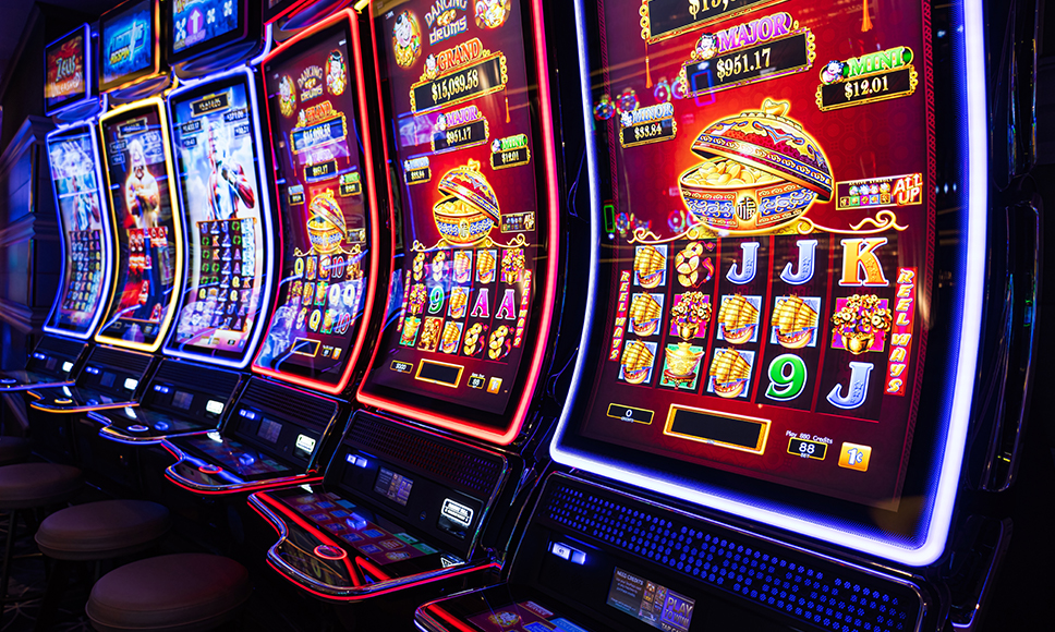 Alcune slot VLT in un casinò terrestre.