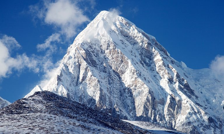 Una veduta del monte Everest. 