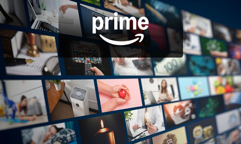 Logo Amazon Prime su un mosaico di tante immagini di prodotti.