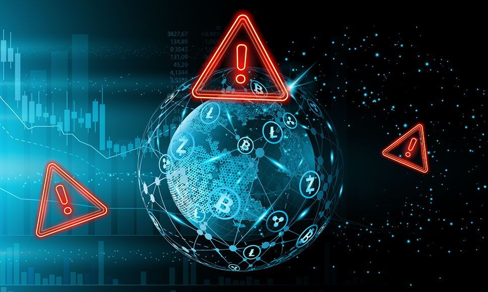 Logo crypto e segnale di attenzione