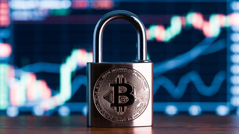 Grafici, lucchetto con simbolo Bitcoin